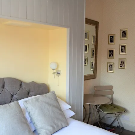 Holmlea 3* York